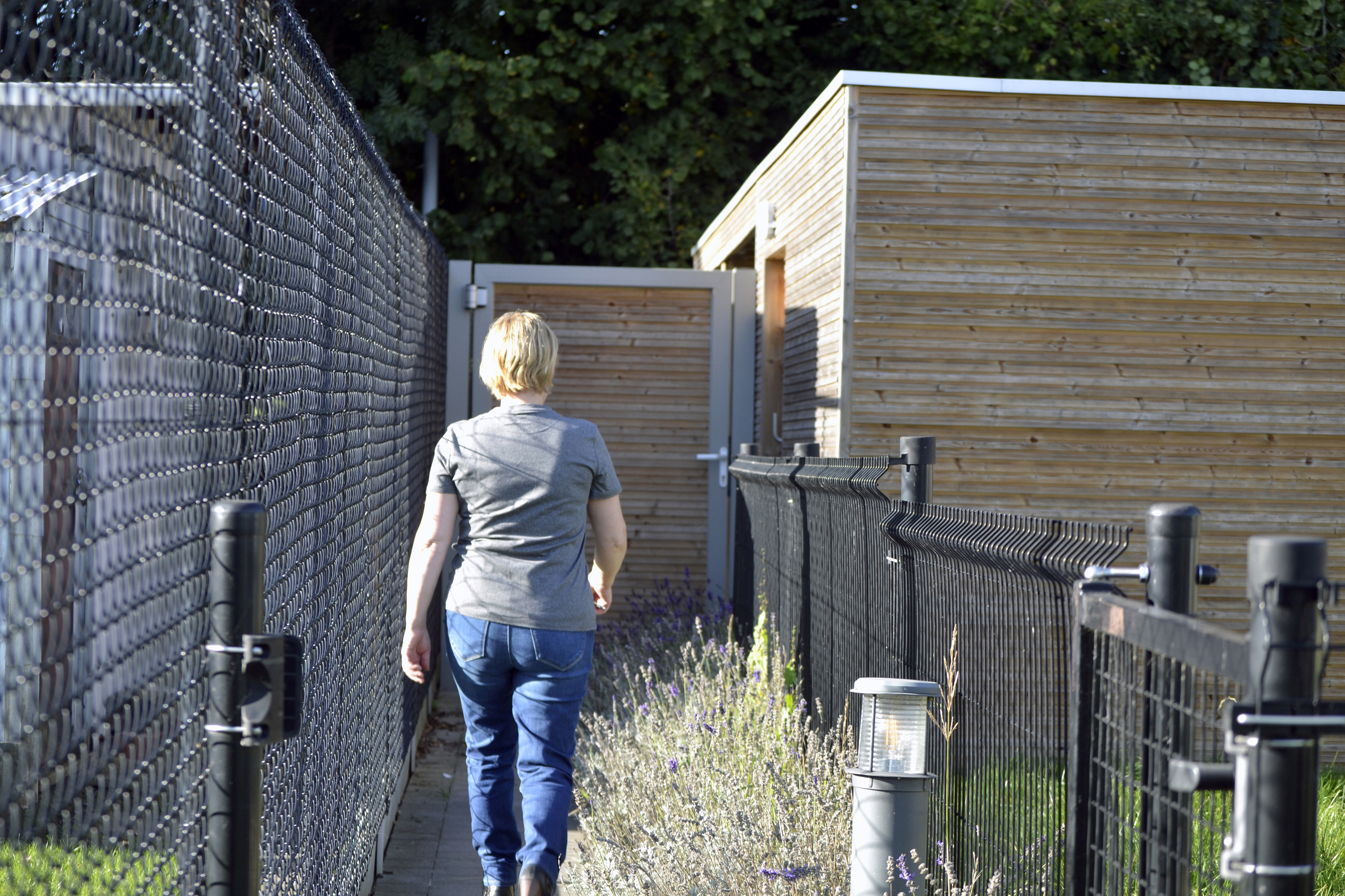 Vuren rib poort en tuinconstructie